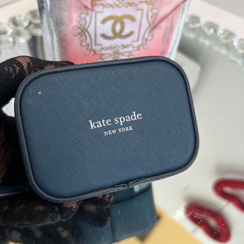Kate Spade NWOT Navy Blue with Floral Accent jewelry box - Picture 4 of 8